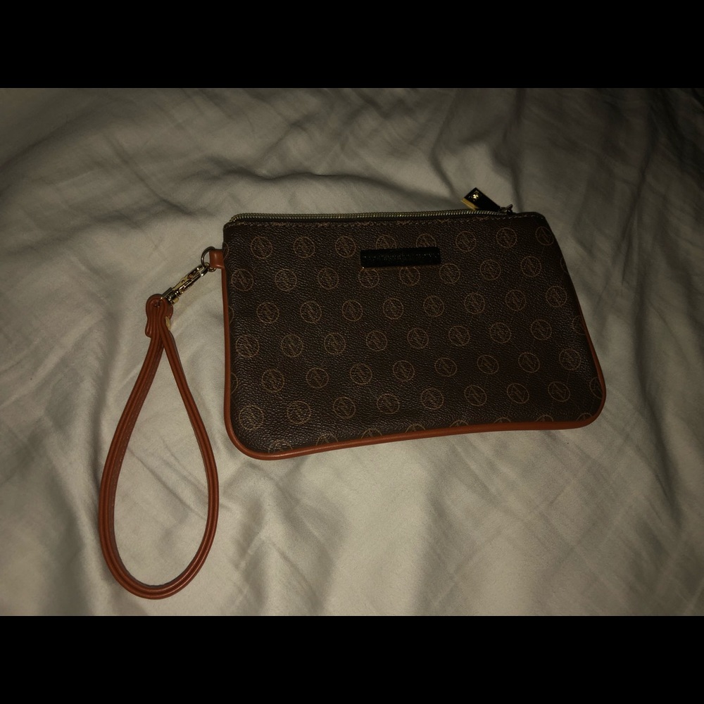 Adrienne Vittadini wristlet